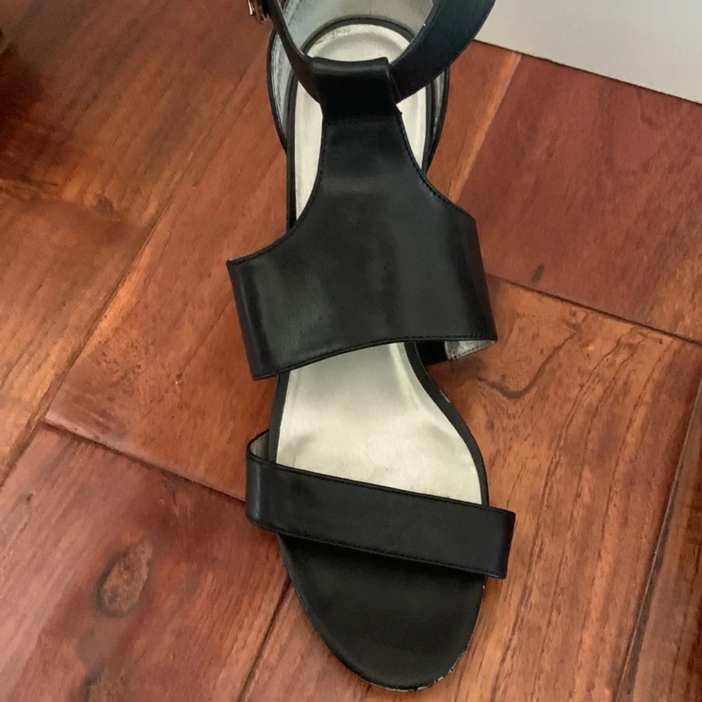 ME TOO Sandals Size 8 Dixie Black Leather Strappy Gladiator High Heel Open Toe